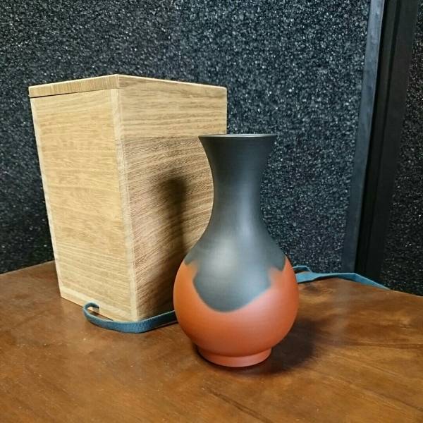 佐渡 人間国宝 五代 伊藤赤水 無名異焼 赤水窯 花器 花入れ をご覧