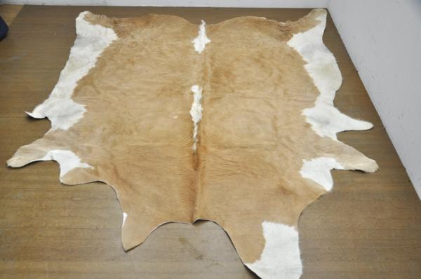 L074☆カウラグ☆牛革/毛皮/レザーラグマット/敷物/レザークラフト/リビングルーム/客間/大型/大判/本革/1 カウラグ 敷物 毛皮インテリアラグ マット ハラコ 牛革 革 レザー No.002