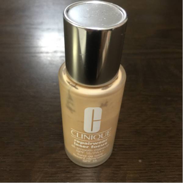 クリニーク リペアウェアレーザーフォーカスオールスムースメークアップ15 03 リキッドファンデーション_1