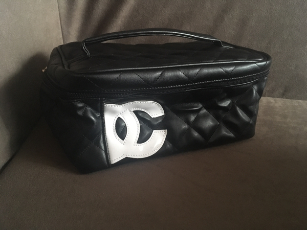 シャネルノベルティ メイクボックス 中古