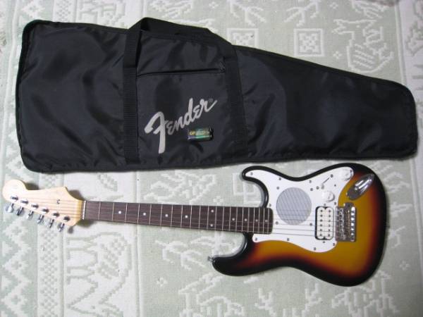○美品 Fender Japanのアンプ内蔵ストラトモデル：ST-Champ○