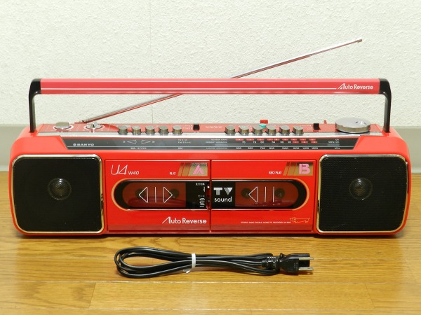 動作品「おしゃれなテレコ」オートリバース サンヨー U4-W40 (赤
