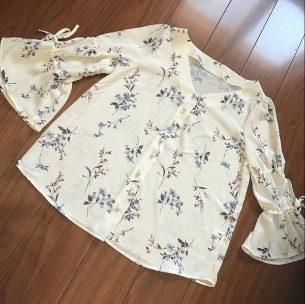 雑誌掲載★袖ギャザーリボンブラウス★オフホワイト