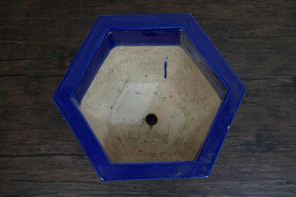 さ908 尾張焼 瑠璃釉 六角鉢 浮彫星付七宝に花菱紋 蘭鉢 植木鉢 瀬戸 鉢 売買されたオークション情報 Yahooの商品情報をアーカイブ公開 オークファン Aucfan Com