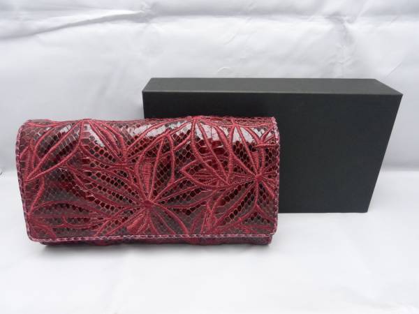 ★新品未使用！★天然パイソンレザー使用！２つ折り長財布！フラワー刺繍！大容量！レディース/財布！