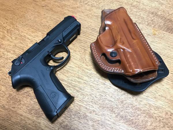 東京マルイ 　ベレッタPX4　実物AKERホルスター付 美品