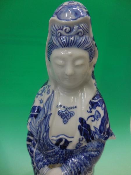 九谷焼　龍の彫刻　観音様　青白磁陶器　縁起物　インテリア　骨董　置物　セール中 九谷焼 龍の彫刻 観音様 青白磁陶器 縁起物 インテリア 骨董 置物