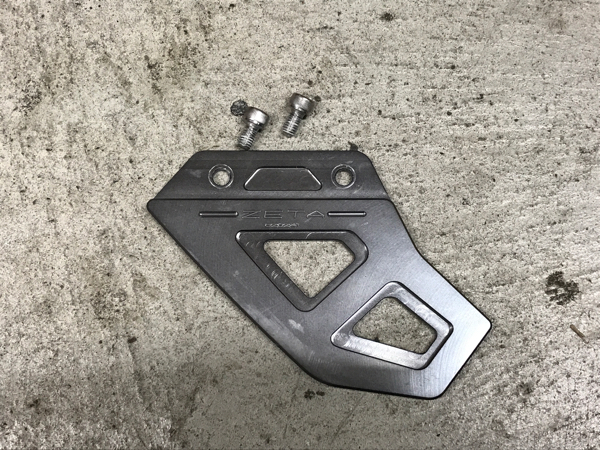 セロー250 ジータZETA スプロケットガード チェーンガードブレース