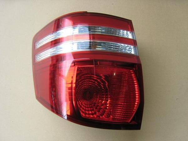 アルファード　MNH10W　左テールランプ