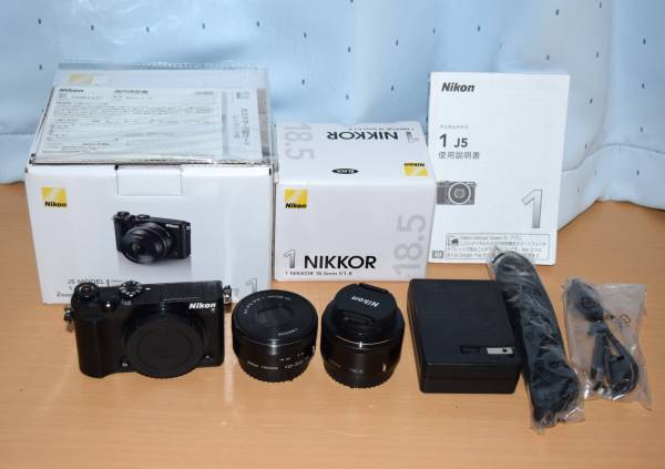 Nikon 1 J5 ダブルレンズキット／ブラック＜2020年8月まで販売店保証