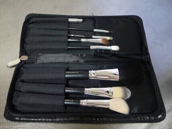 新品☆MACマック メイクブラシ8本セット専用ケース付き MAC
