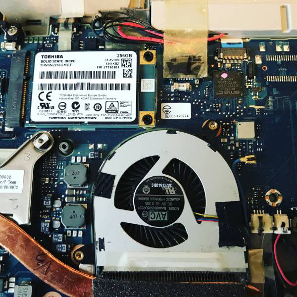希少美品】Panasonic Let's Note CF-AX2☆東芝製新品256GB-mSATA-SSD搭載! 希少美品】Panasonic Let's Note CF-AX2☆東芝製新品256GB-mSATA-SSD搭載!