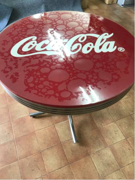 コカコーラ丸テーブル コカコーラロゴがカッコいい丸テーブルです