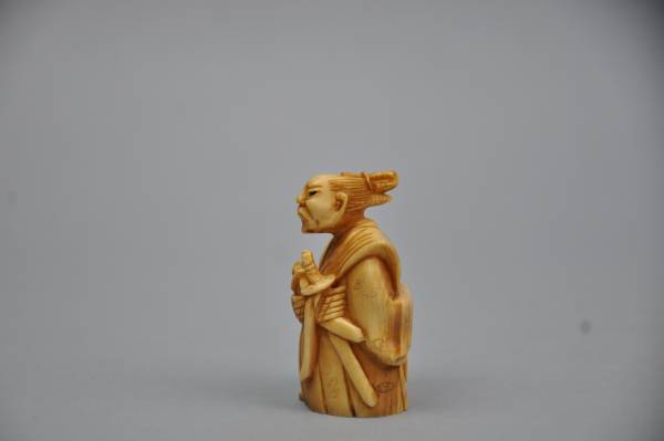 根付名家玉山作 象牙根付 幕府将軍像 東洋彫刻 (根付)|売買され 根付名家玉山作 象牙根付 幕府将軍像 東洋彫刻 (根付)|売買され