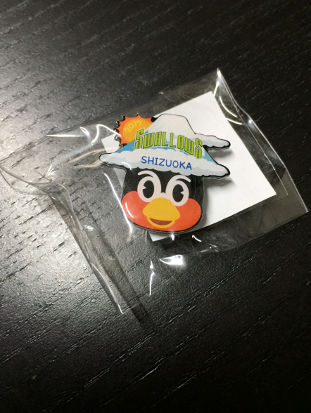 ヤクルトスワローズ２０１７静岡限定つば九郎イラスト入りユニフォーム 限定ピンバッジ付き 応援グッズ 売買されたオークション情報 Yahooの商品情報をアーカイブ公開 オークファン Aucfan Com