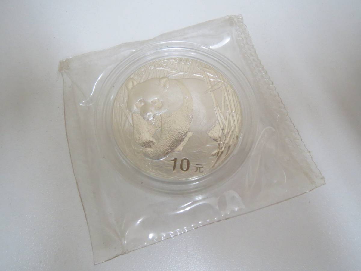 中国　10元銀貨　2001年　1oz　パンダ　未開封　ケース入　中華人民共和国　　　　　12