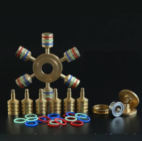 【送料無料】　即納！　真鍮ゴールド　高性能　高回転　六角タイプ　ハンドスピナー　ヒカキンTV　セイキン　民族　超回る　専用ケース付_2