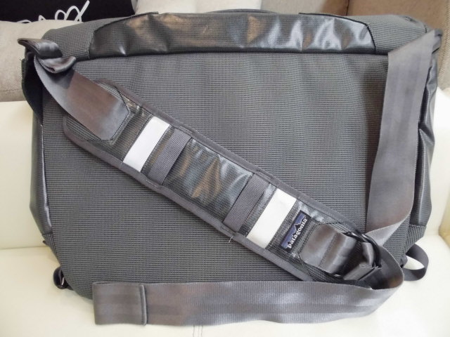 【ジャンク品】　Patagonia (パタゴニア)　ショルダーバッグ　『ブラックホールメッセンジャー』　(※ショルダーストラップに割れ有)