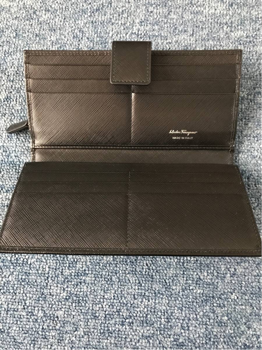 値下げ！未使用 サルヴァトーレフェラガモ Salvatore Ferragamo 22C654 0650532 長財布