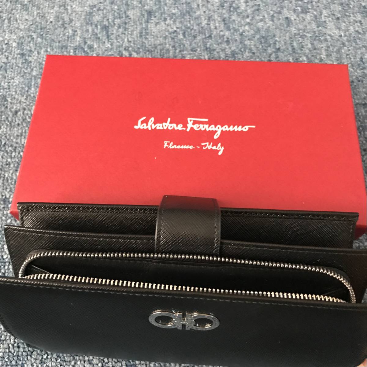 値下げ！未使用 サルヴァトーレフェラガモ Salvatore Ferragamo 22C654 0650532 長財布