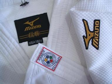 ★ミズノ 全柔連規格 IJF公認 優勝 22JM5A1801 上下セット 3.5Y