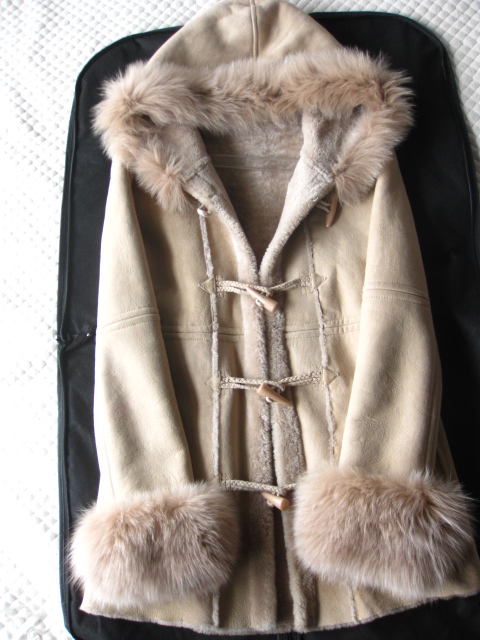 sov. ダブルスタンダード　即完売ブルーフォックスファー付きダッフルムートンコート　Fサイズ　ベージュ
