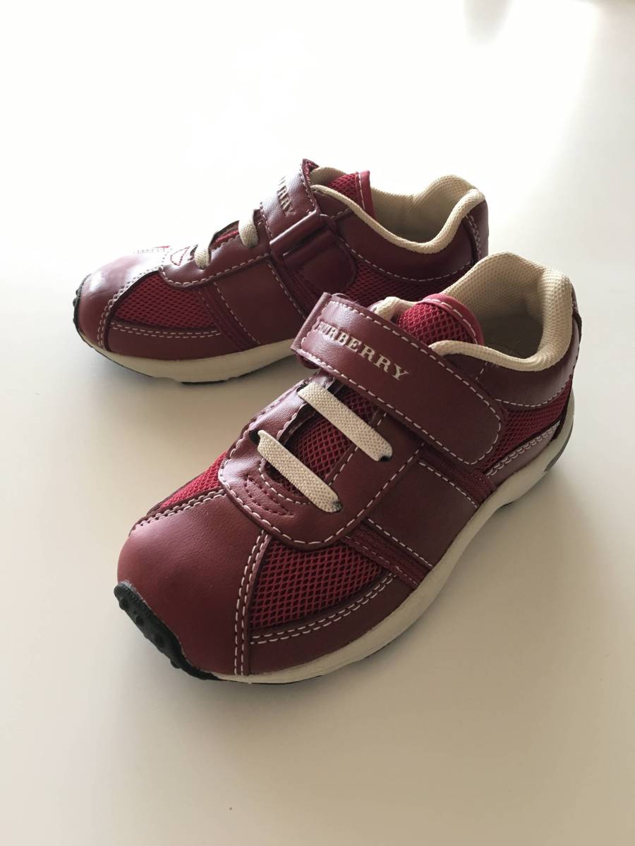 新品BURBERRYキッズスニーカー男女兼用１５ｃｍ