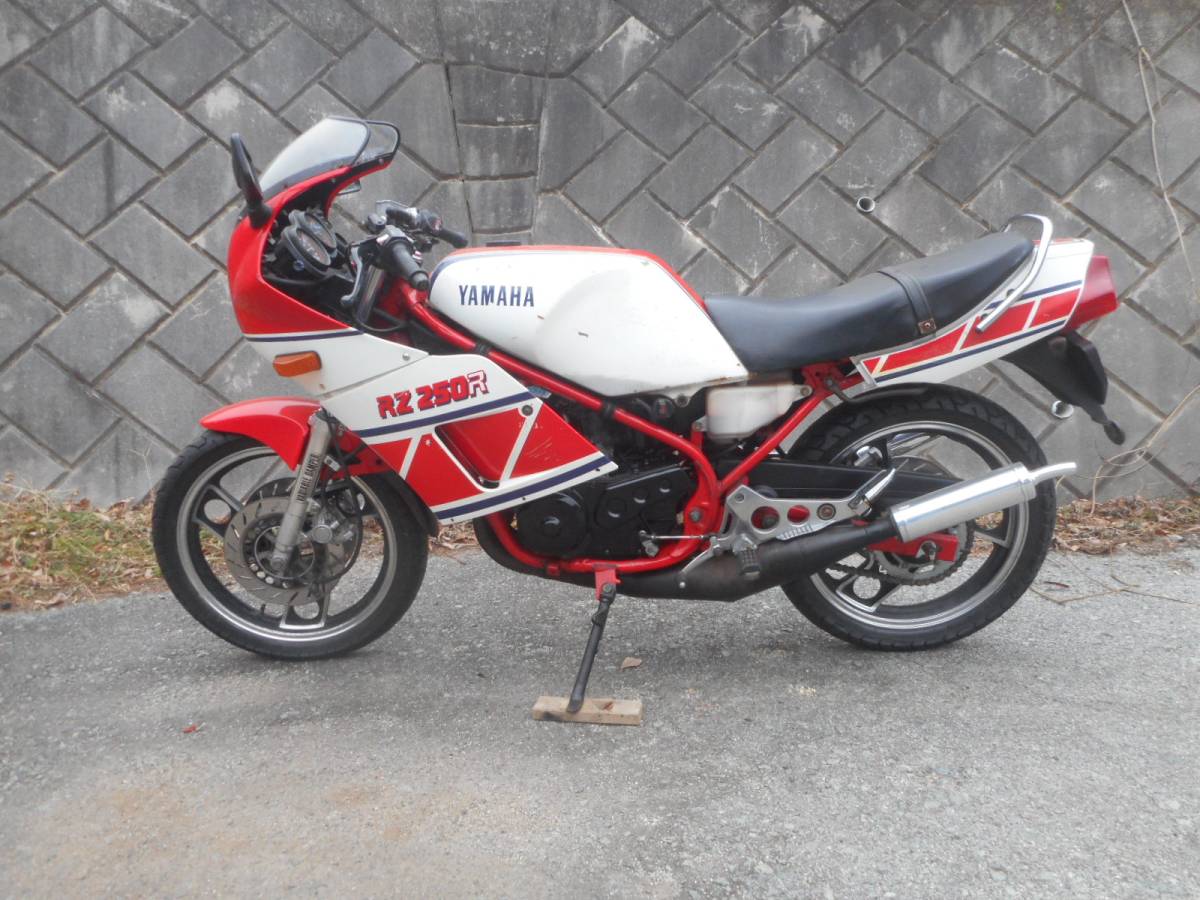 ヤマハ「RZ250R」歴代モデルそれぞれの特徴は？ 29L 2ストに造詣の 2 ヤマハ RZ250R 29L レストアベース 神奈川