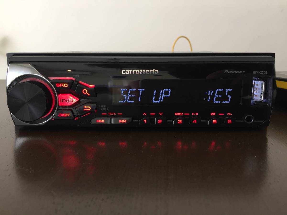 カロッツエリア　carrozzeria　MVH-3200　USBポート付き　パイオニア　CDプレーヤー　★●★