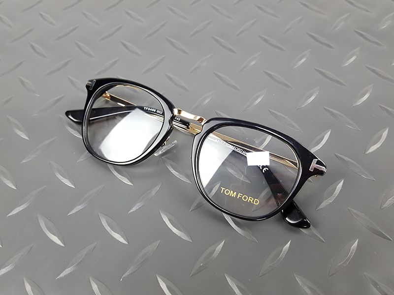 TOM FORD TF5466 カラーレンズ　イタリア　ブルーライト　偏光　黒 TOM FORD TF5466 カラーレンズ イタリア ブルーライト 偏光 黒 TOM