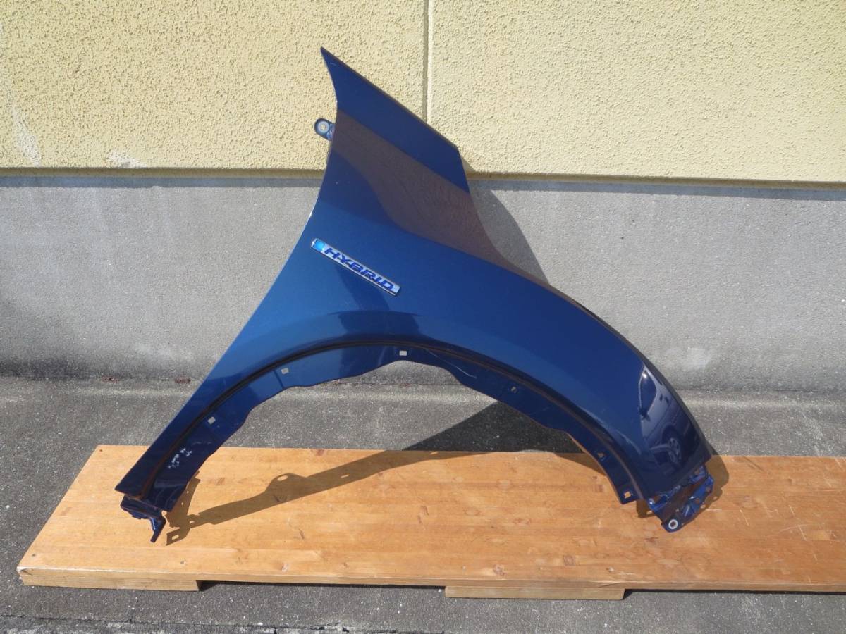 RU2/3 ヴェゼル 純正 フロントフェンダー 右R ベゼル