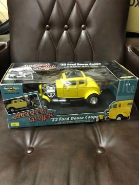 中古 AMERICAN GRAFFITI '32 FORD DEUCE COUPE 1:18 アメリカン
