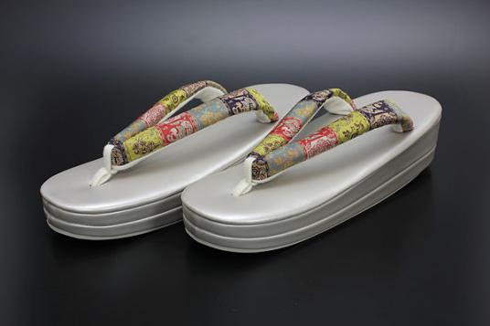 送料無料 京都きもの.com お洒落 龍村美術織物 生地使用 草履 Ｔ-9 シルバーグレー(L寸)｜売買されたオークション情報、yahooの商品情報をアーカイブ公開 - オークファン L寸