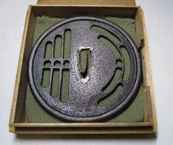 人気，定番 櫻甲冑師鍔 大型9.9cm 透かし鉄鍔 土手耳 室町〜