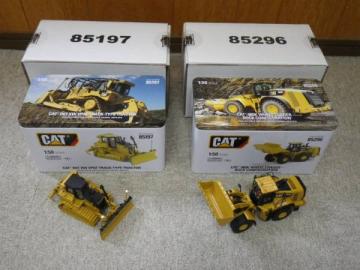 【品質保証，新品】 ブルドーザー ホイールローダー CAT キャット 1/50スケール 2台セット 非売品 専用スチール箱付(建設車両、作業車)｜売買されたオークション情報、yahooの商品情報をアーカイブ公開 - オークフ 建設車両、作業車
