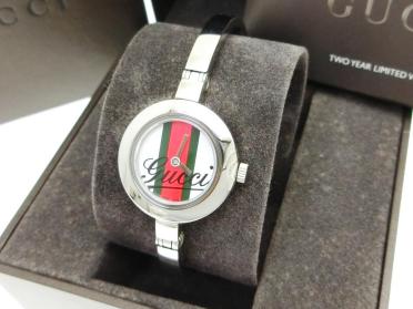 【得価，新品】 Y8237 GUCCI グッチ 105 シェリー 文字盤 レディース クオーツ バングル ウォッチ 腕時計 超(女性用)｜売買されたオークション情報、yahooの商品情報をアーカイブ公開 - オークファン 女性用