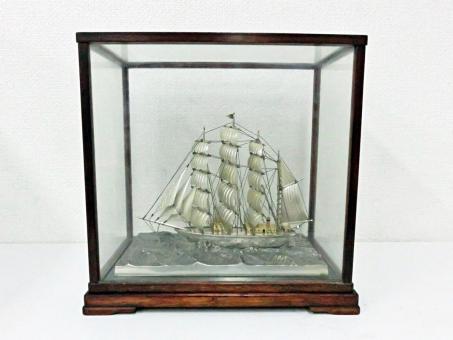 Yahoo!オークション j019◇純銀製 帆船 ヨット 置物 ガラスケース付