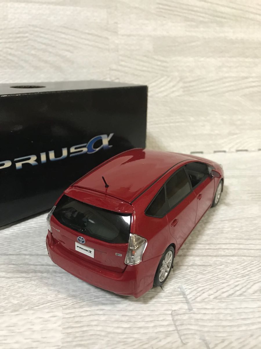 1/30 トヨタ プリウスα PRIUS α 前期 カラーサンプル ミニカー 非売品