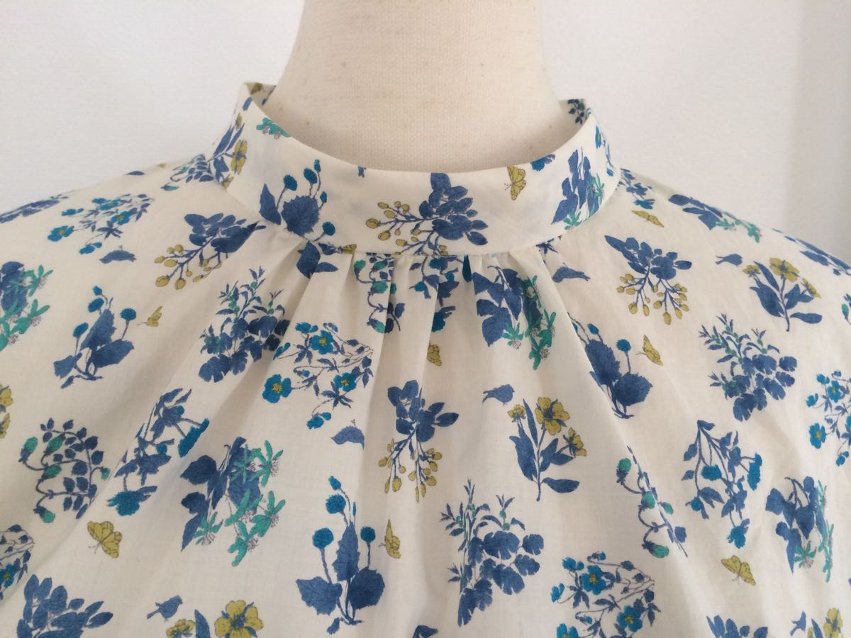 ハンドメイド＊スタンドカラーブラウス＊リバティ風＊北欧風＊cotton 