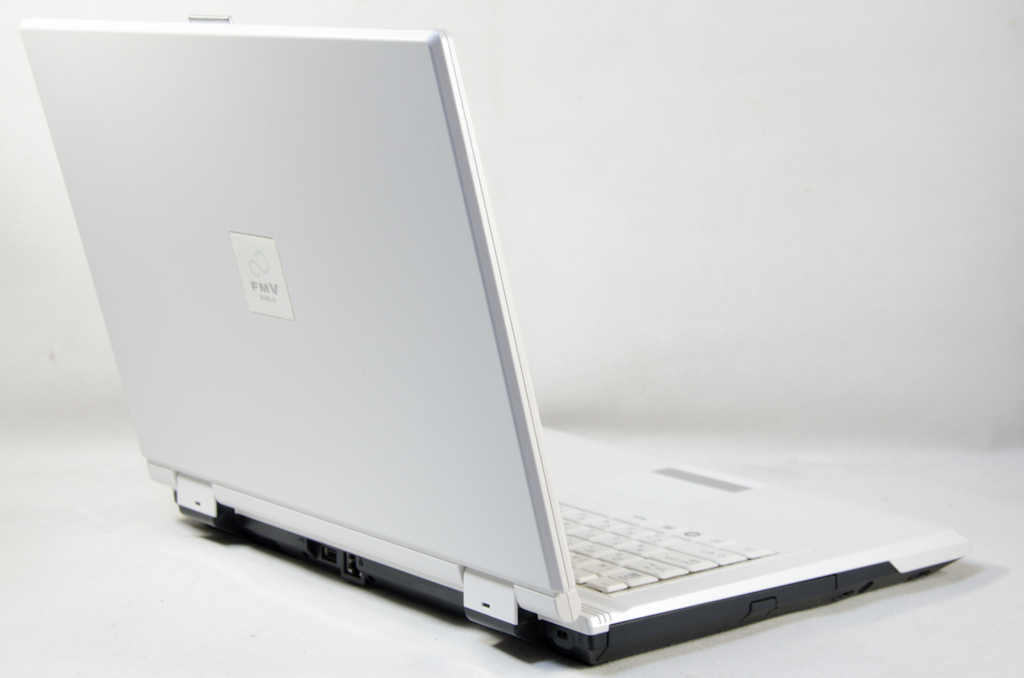 1013】富士通LIFEBOOK A561/D i3 XP office 【公式通販】