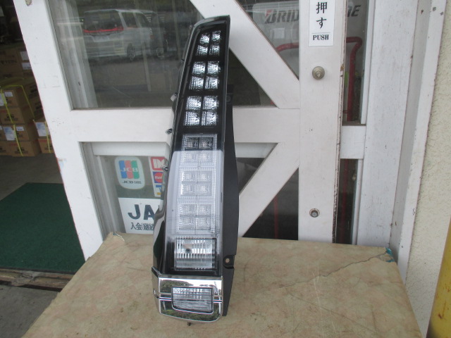 0 ヴォクシー 前期 テールランプ 使用感少⁄美品 煌純正 左側 KOITO 28-232