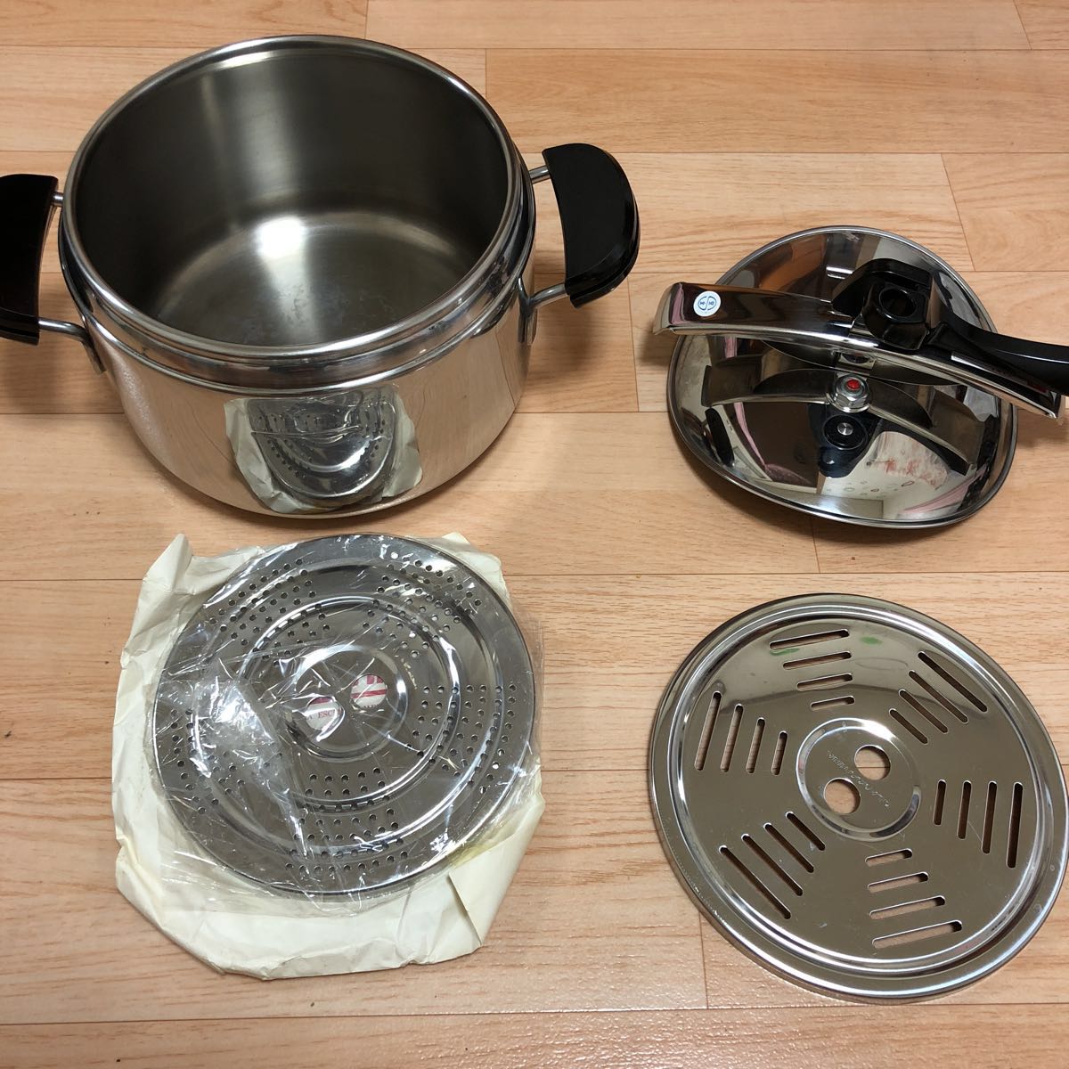 【未使用品】LAGOSTINA ラゴスティーナ 圧力鍋 6L 24cm Lagostina ラゴスティーナ 両手 圧力鍋 24cm 6L？ イタリア製 【公式