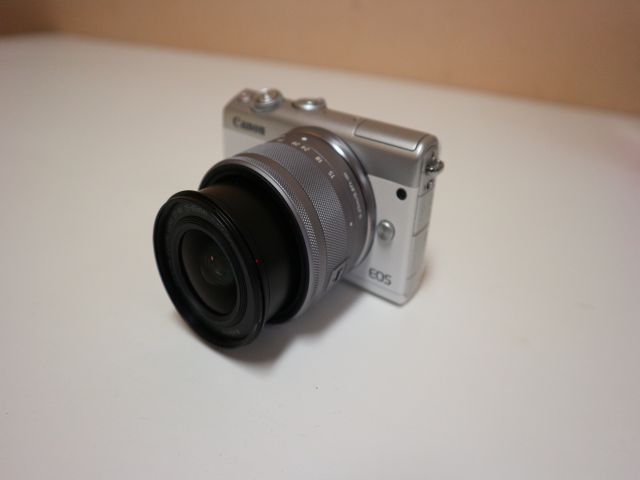 EOS M100 ダブルズームキット Canon ミラーレス一眼カメラ CANON 