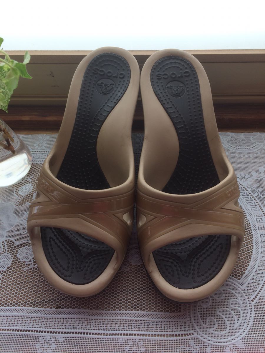 美品クロックスのサンダル
