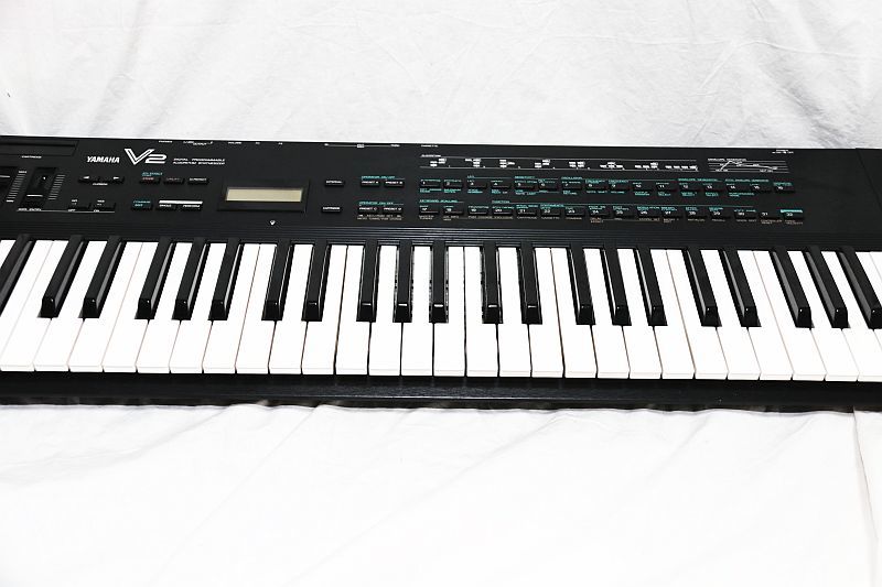 YAMAHA シンセサイザー V2 音色保存電池交換品 ①・〔 現 状 品 〕YAMAHA FM音源シンセ V2（内蔵電池交換