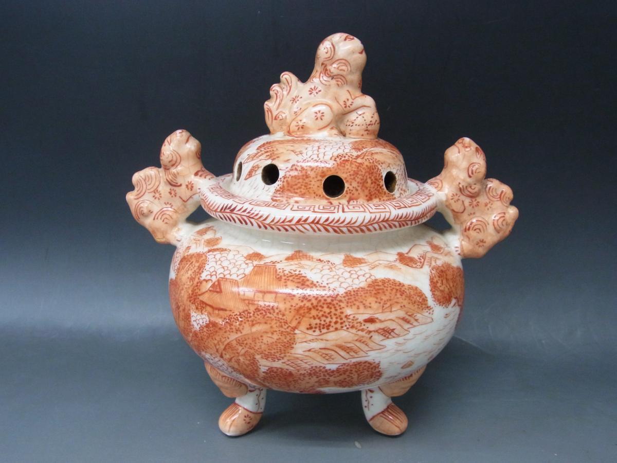 陶磁オンライン美術館 湖東焼 染付山水文獅子蓋菱形香炉 – Koto ware