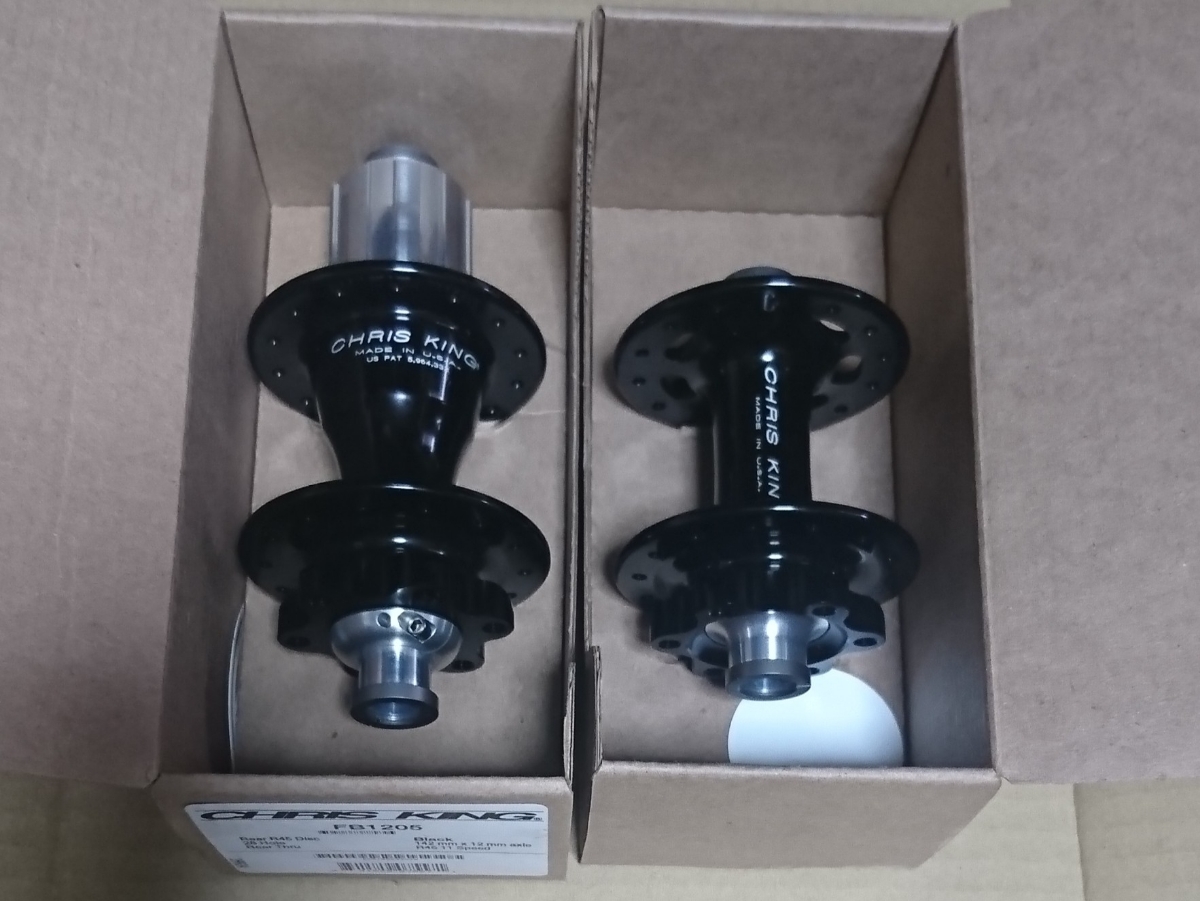 新品未使用ハブ前後 CHRIS KING クリスキング R45 DISC ブラック 前TA12mm，100mm後12mm，142mm