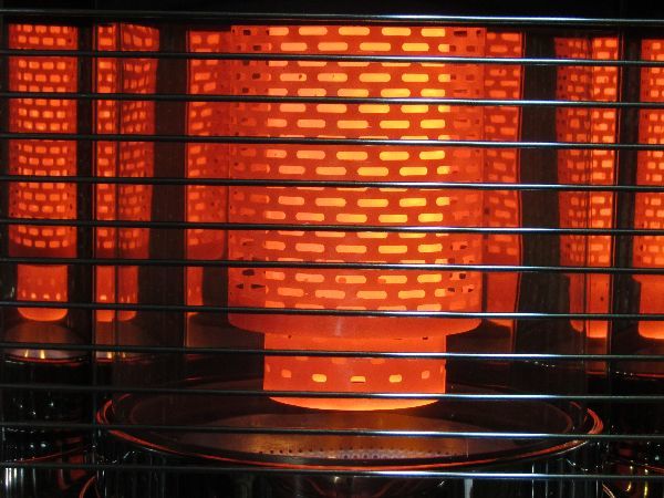 季節、空調家電 分解掃除済み サンポット 床暖 煙突式石油ストーブ UFH 