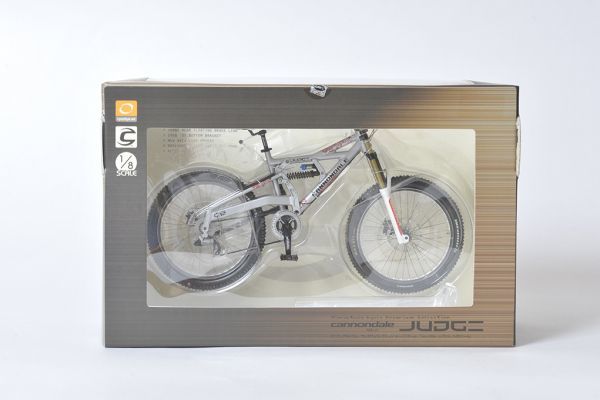 1/8スケール 自転車フィギュア キャノンデール/ ジャッジDH・レプリカ