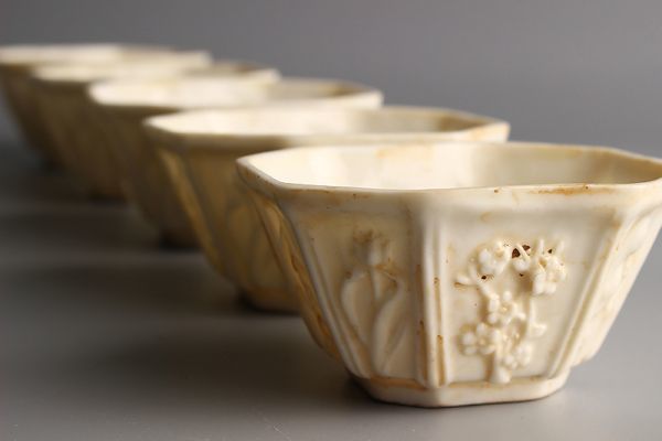 可】中国古玩 清代 徳化窯 梅花 白瓷煎茶碗 白磁碗 五